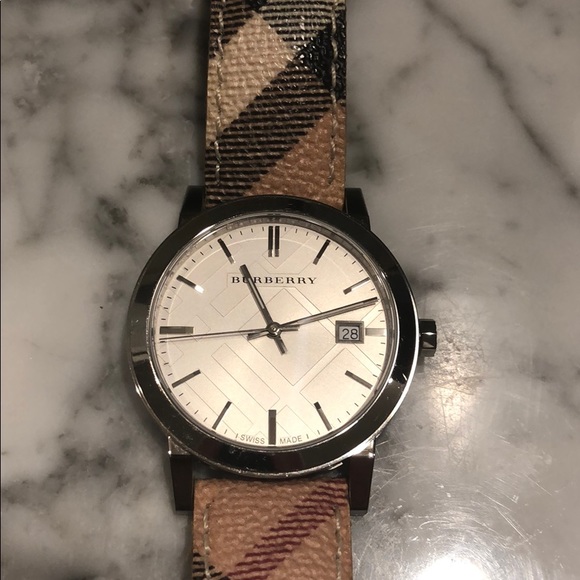 Burberry Embossed Silver Dial Leather Ladies Watch - Picture 4 of 10